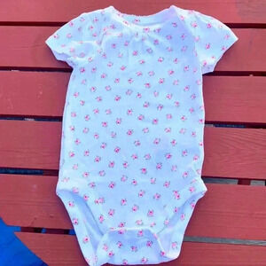 NWOT Gap  dainty onesie with lace and flowers, 100% organic cotton